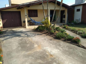 CASA INTEIRA DOIS QUARTOS COZINHA E SALA